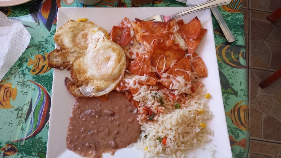 Chilaquiles Con Huevo